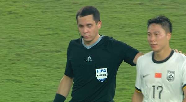 名记犀利点评国足半场表现：低级失误频现折射真实差距