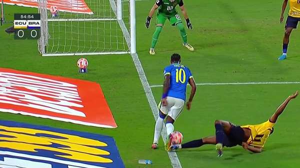 南美世预赛现闷战：巴西与厄瓜多尔互交白卷，维尼修斯国家队数据现
