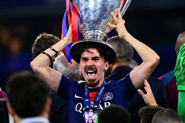 维蒂尼亚收获五冠赛季后表态 欧国联缔造者专注团队荣誉