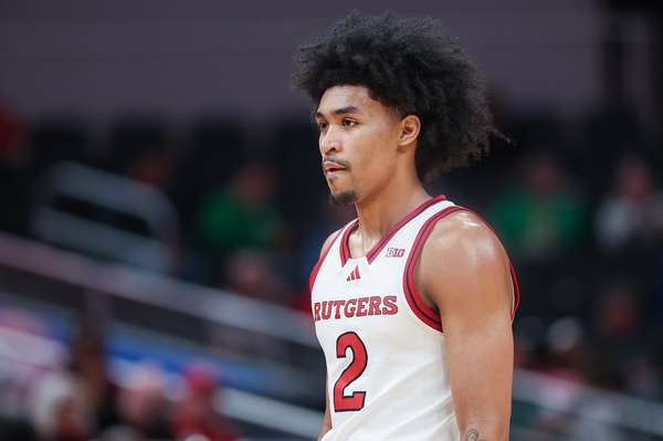 费城76人积极运作选秀权交易 瞄准马刺榜眼签锁定潜力新星